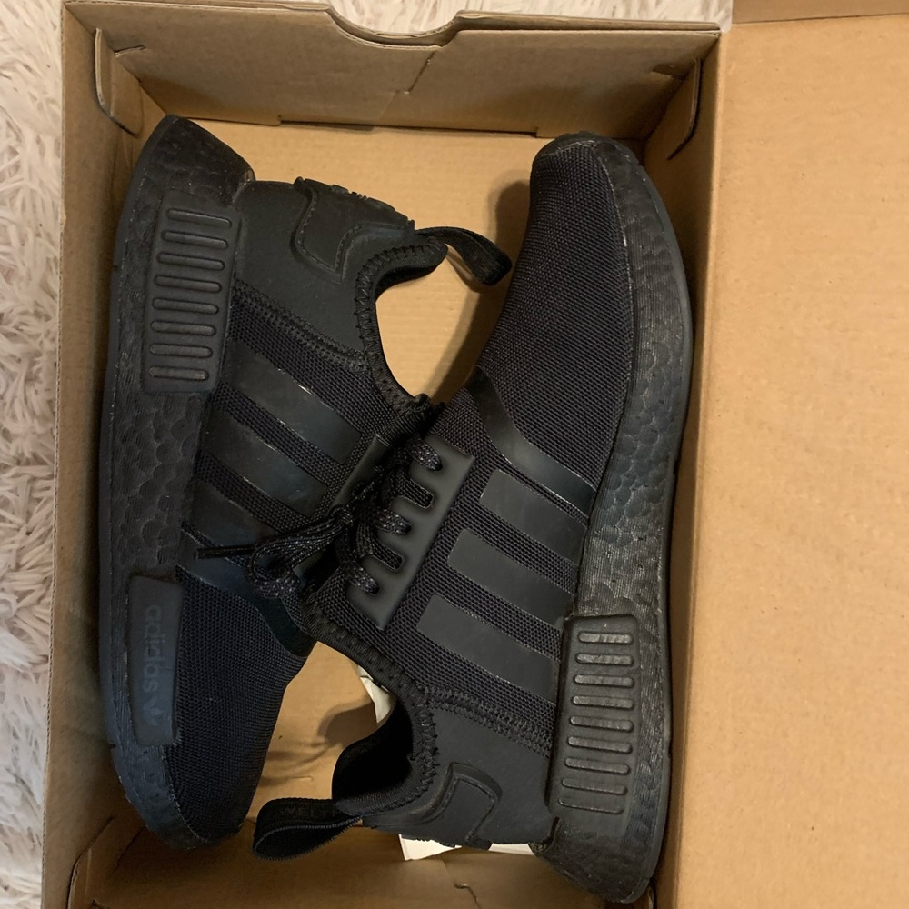 Kids all black adidas size 4